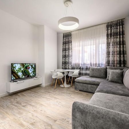 Miku Apartment-City Walk 1Bd Stylish Apartment Тирана Екстер'єр фото