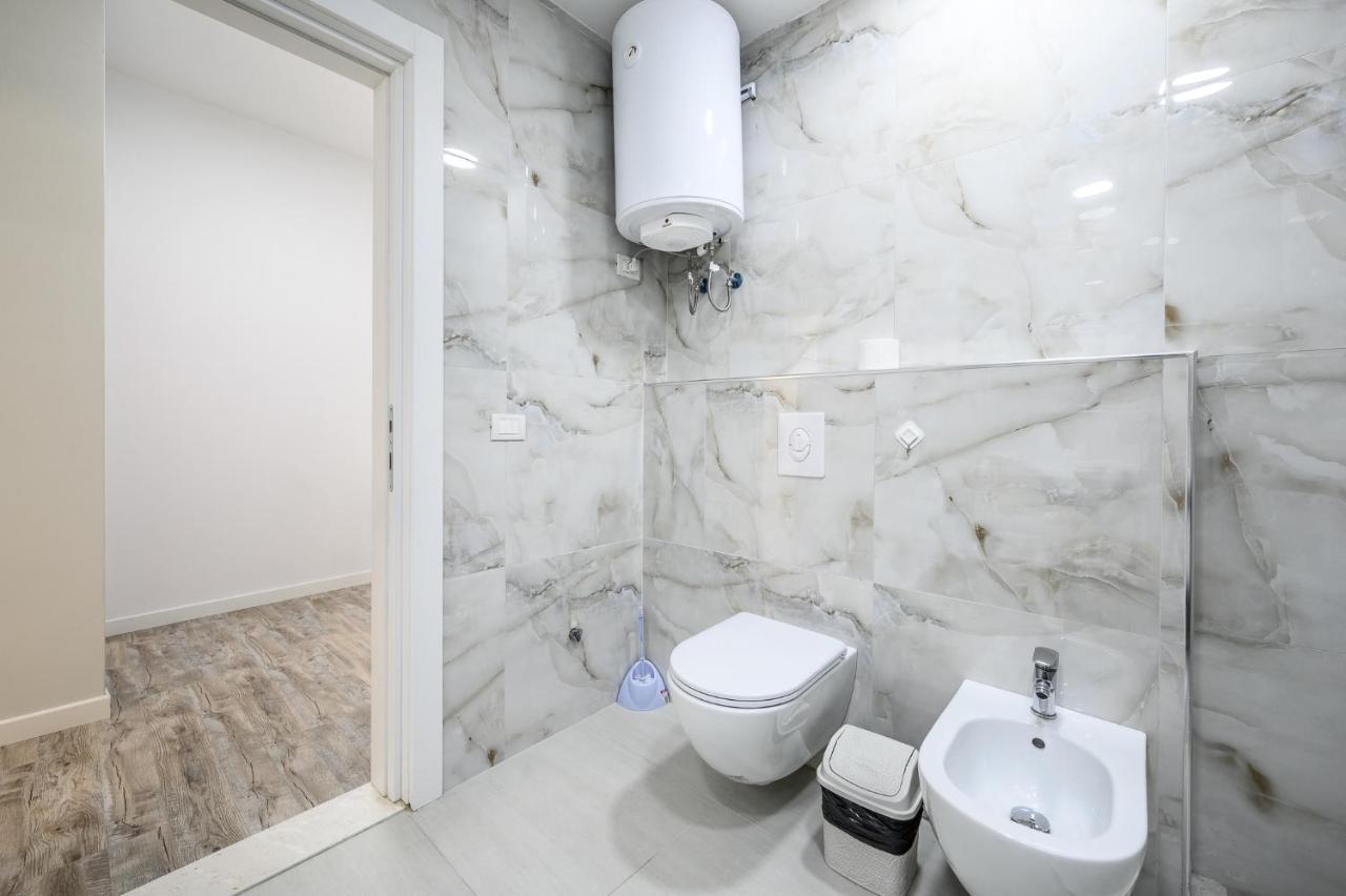 Miku Apartment-City Walk 1Bd Stylish Apartment Тирана Екстер'єр фото