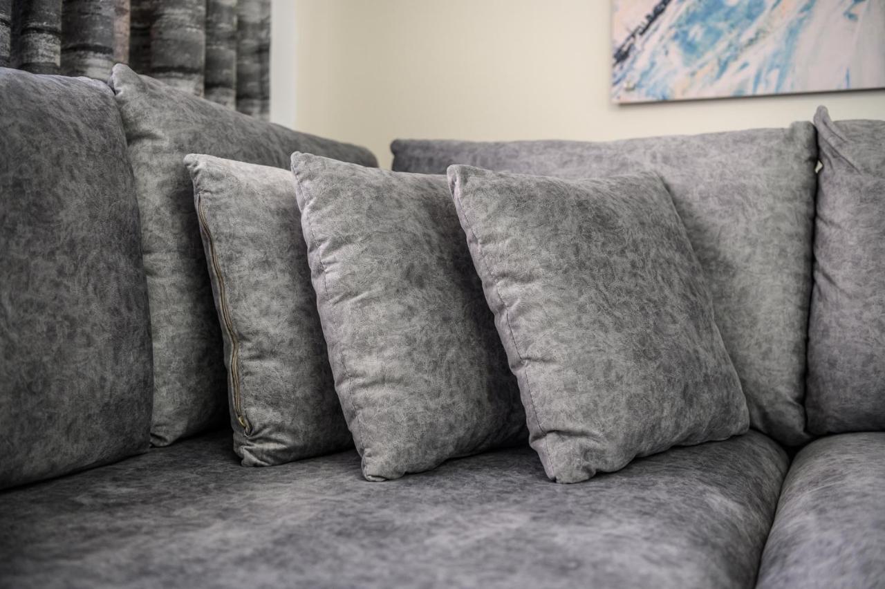 Miku Apartment-City Walk 1Bd Stylish Apartment Тирана Екстер'єр фото