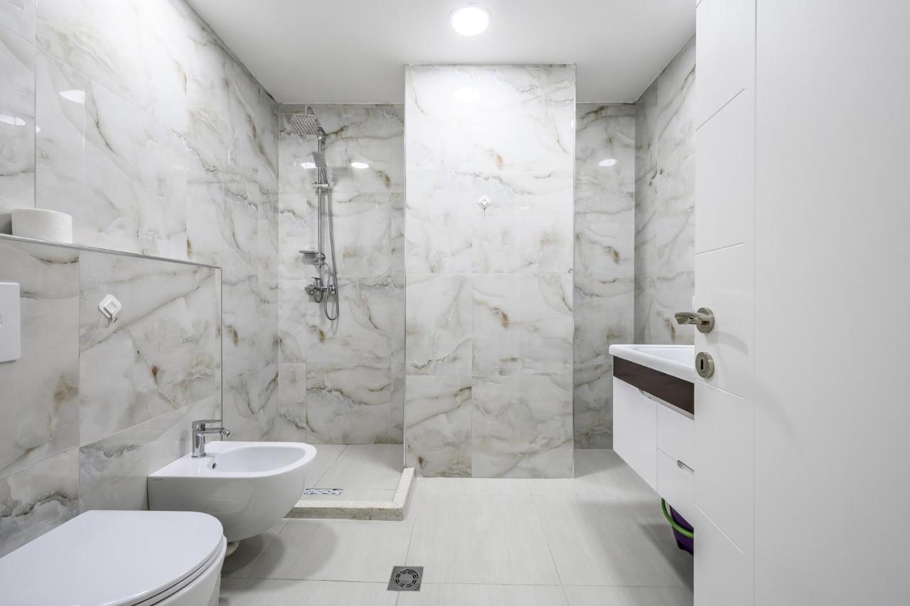 Miku Apartment-City Walk 1Bd Stylish Apartment Тирана Екстер'єр фото